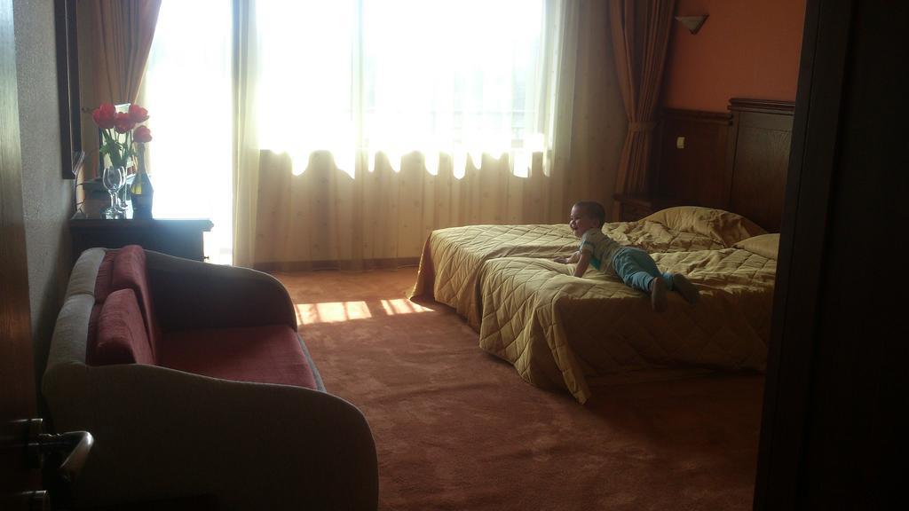 Boliari Hotel เวลีคอเทอร์โนโว ภายนอก รูปภาพ