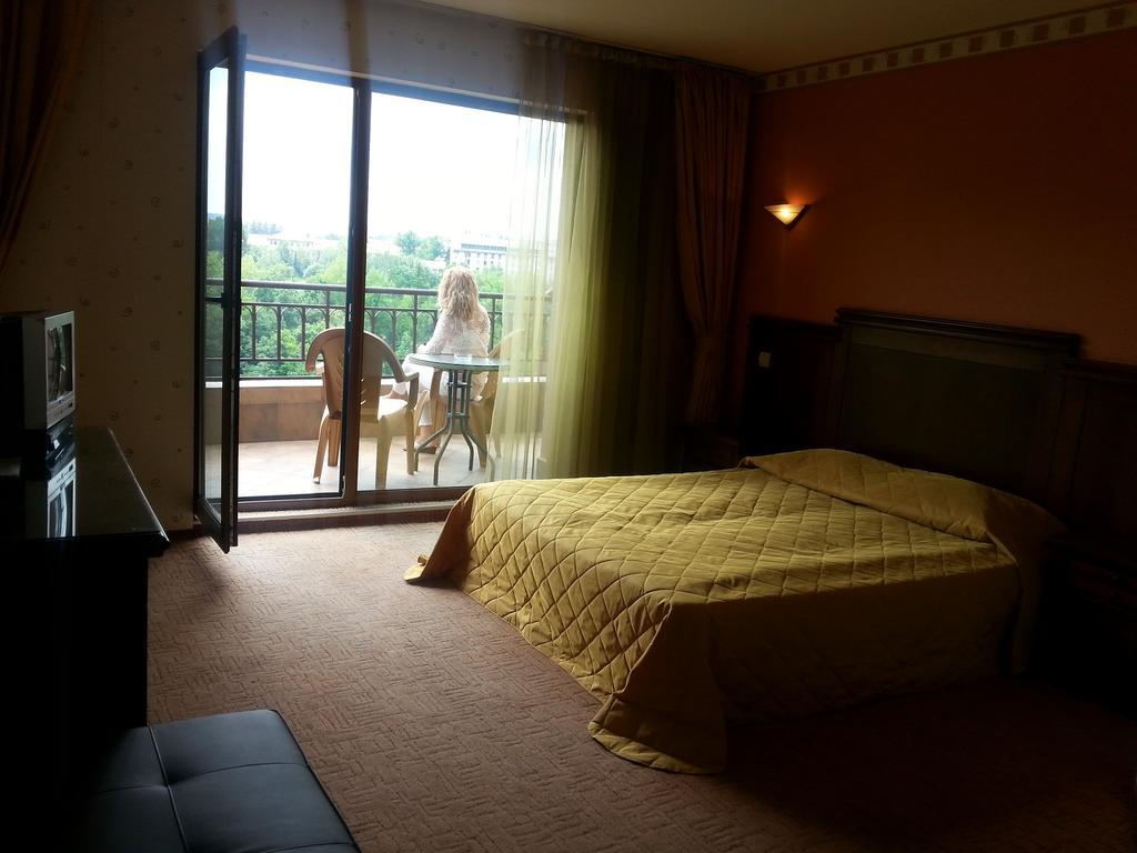 Boliari Hotel เวลีคอเทอร์โนโว ภายนอก รูปภาพ